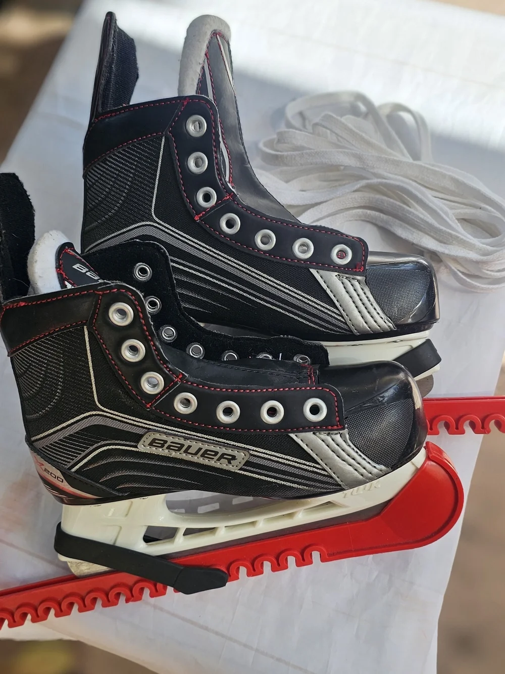 Bauer Vapor Kids' Black and Red Ice Skates